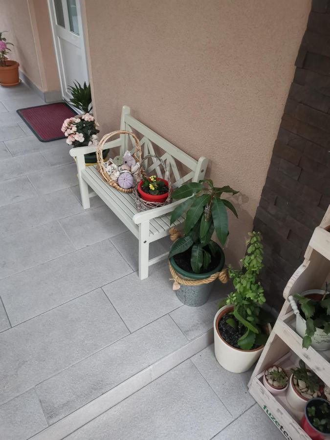 Apartments Luka ราบ ภายนอก รูปภาพ