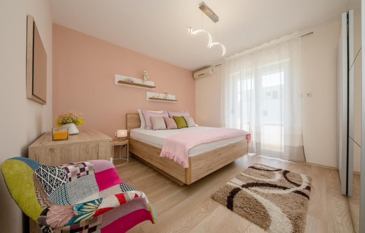 Apartments Luka ราบ ภายนอก รูปภาพ