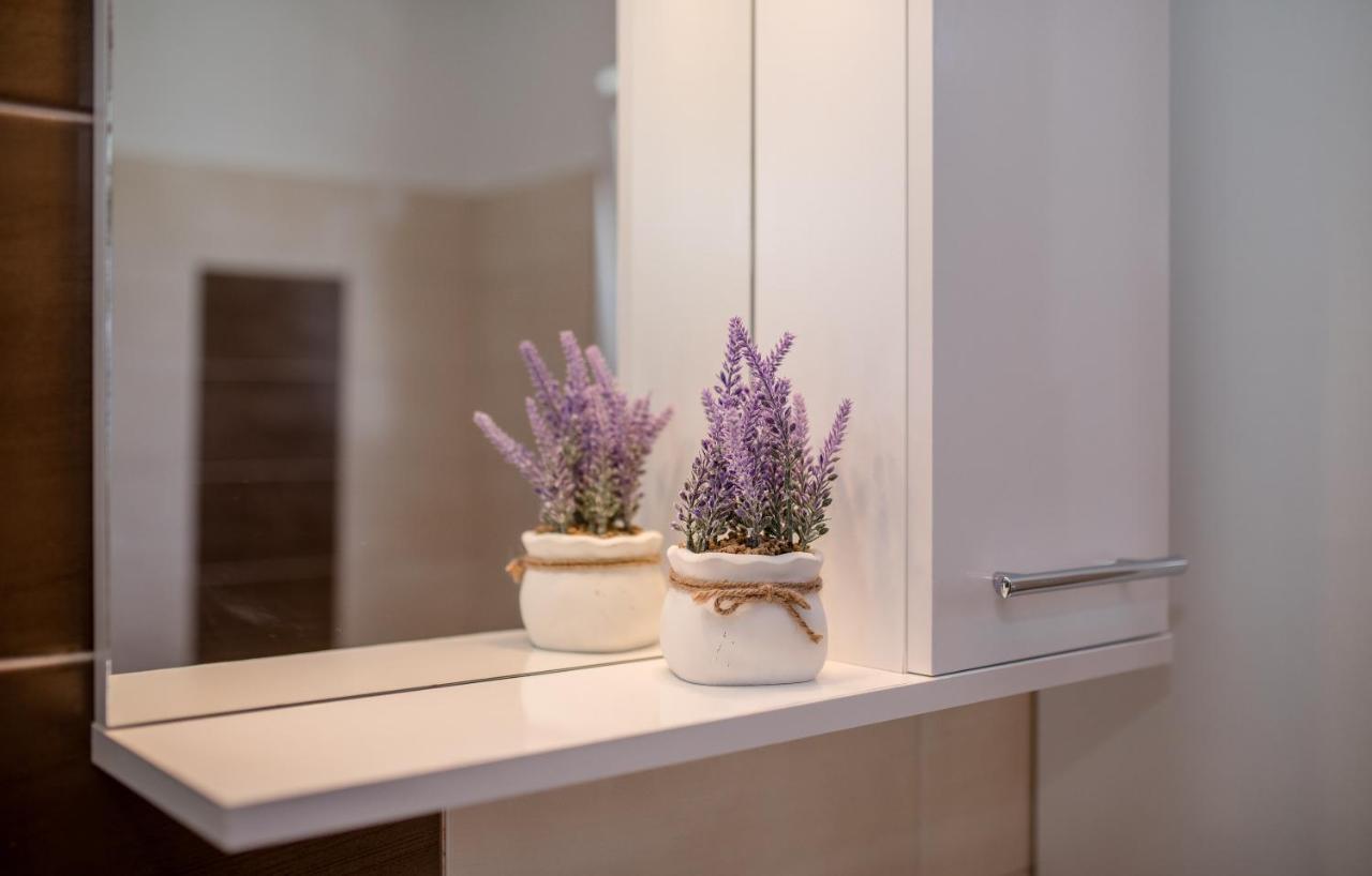 Apartments Luka ราบ ภายนอก รูปภาพ