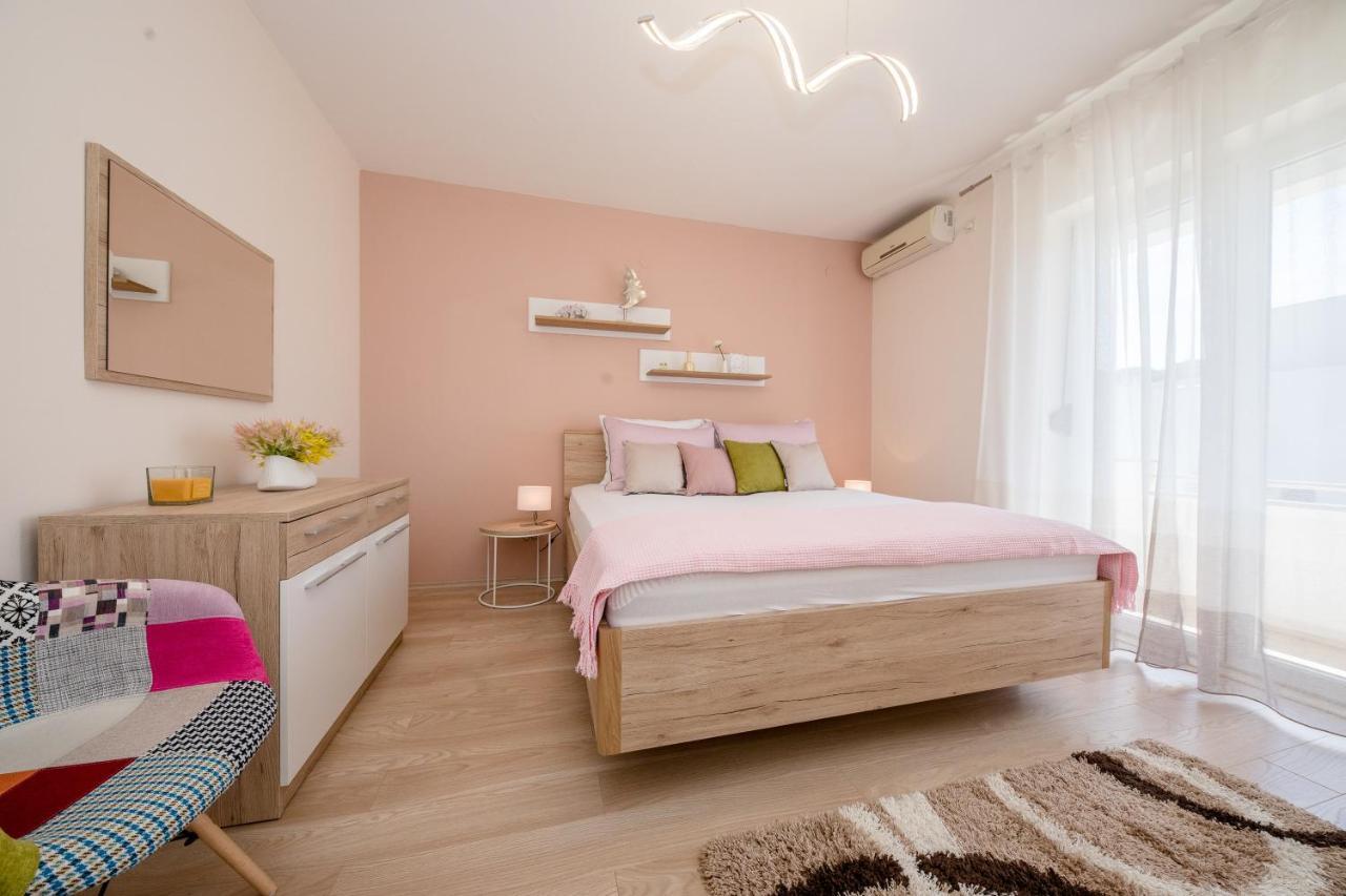 Apartments Luka ราบ ภายนอก รูปภาพ