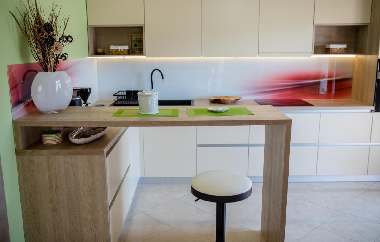 Apartments Luka ราบ ภายนอก รูปภาพ