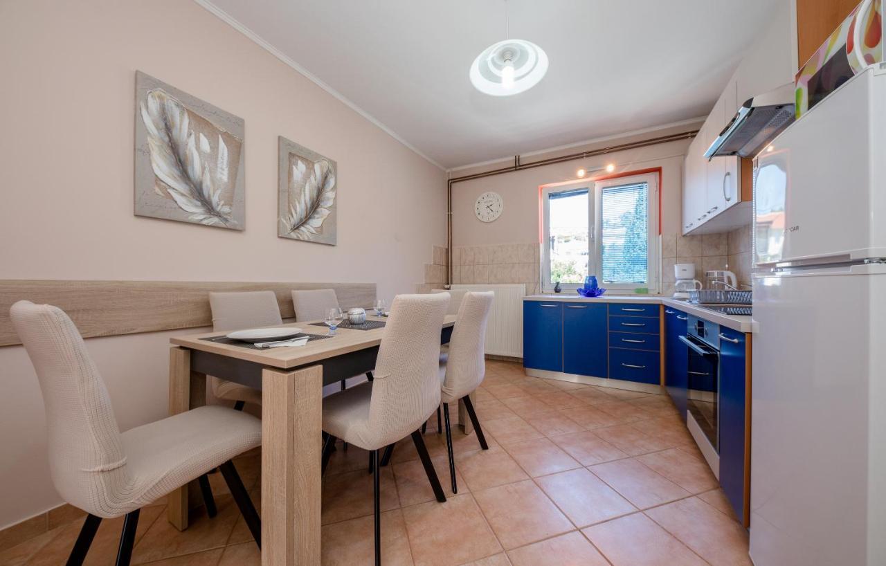 Apartments Luka ราบ ภายนอก รูปภาพ