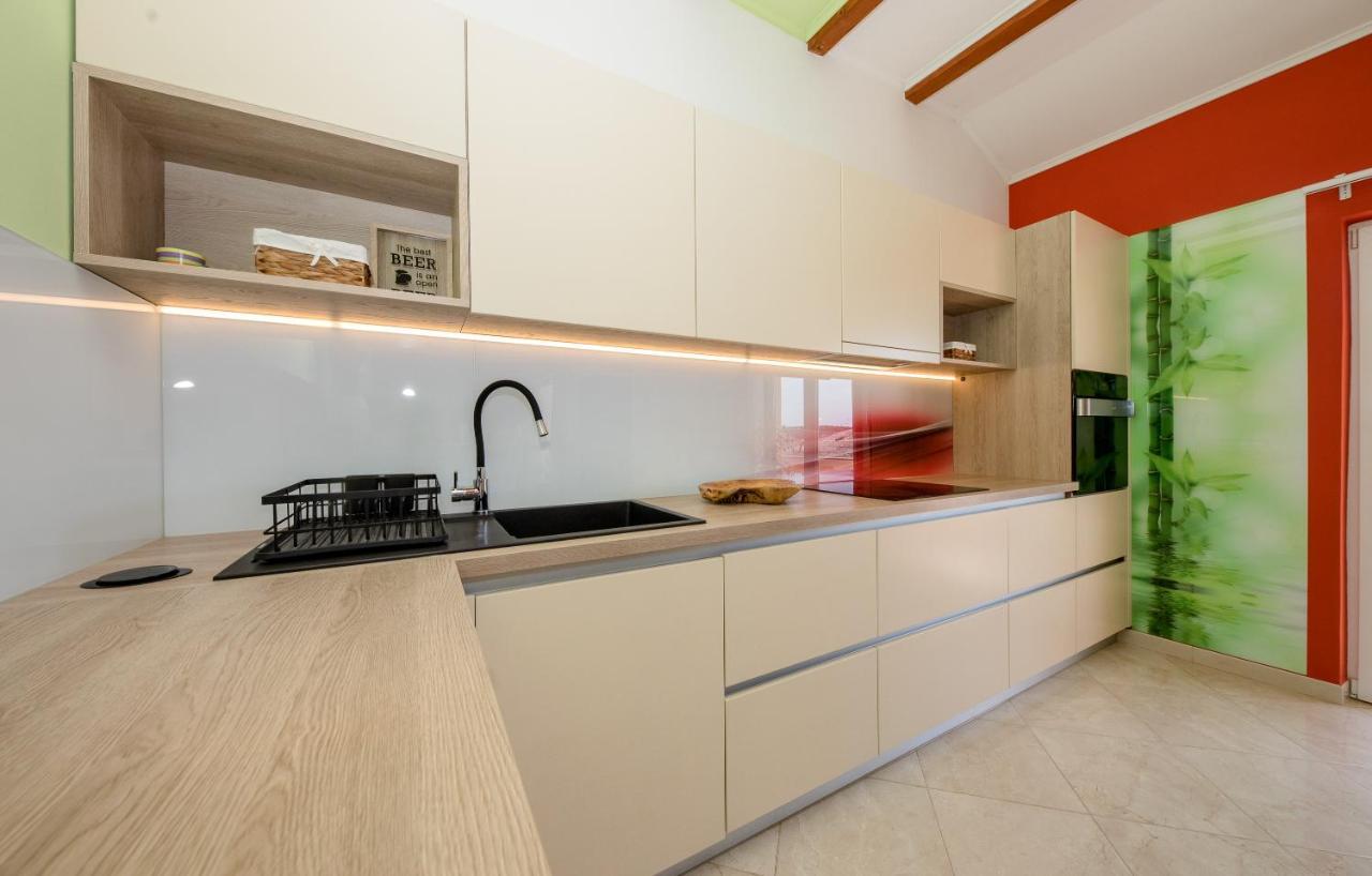 Apartments Luka ราบ ภายนอก รูปภาพ