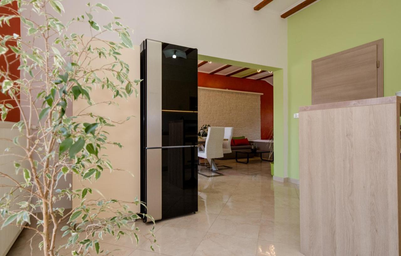Apartments Luka ราบ ภายนอก รูปภาพ