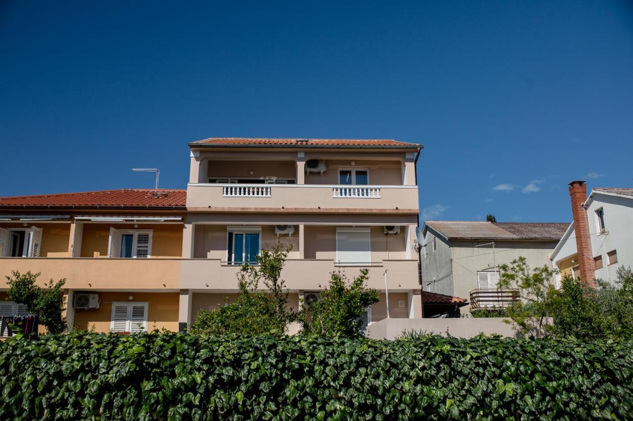 Apartments Luka ราบ ภายนอก รูปภาพ