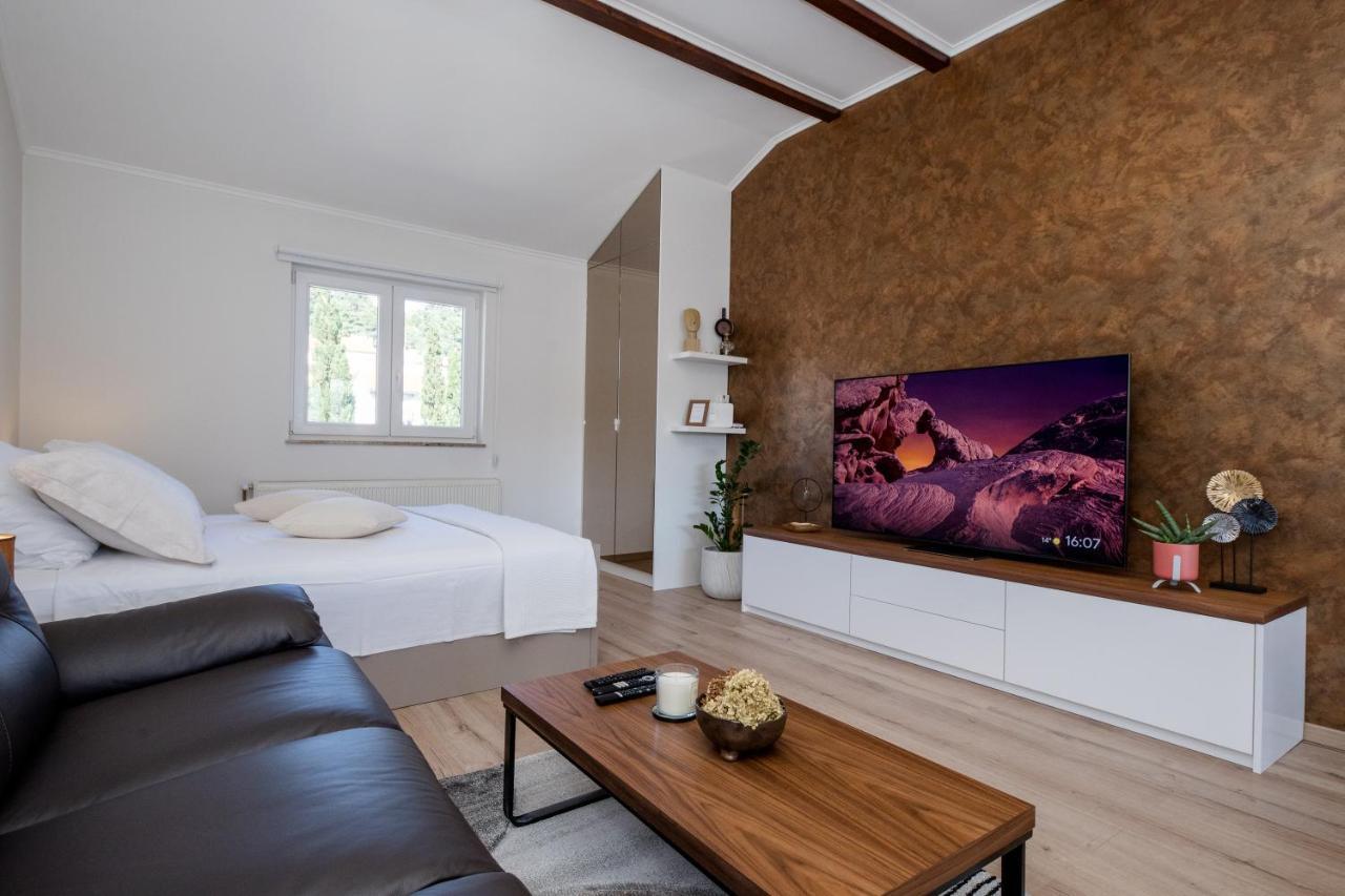 Apartments Luka ราบ ภายนอก รูปภาพ