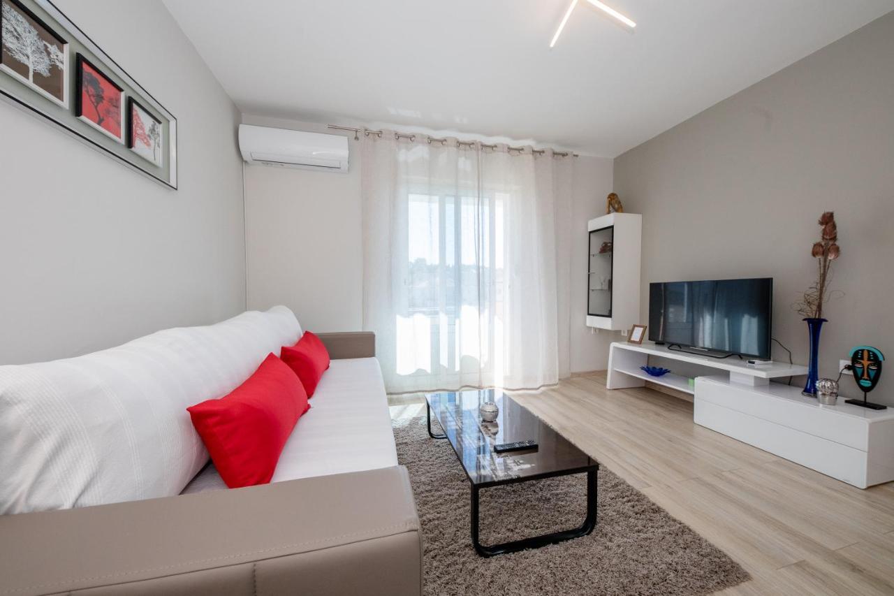 Apartments Luka ราบ ภายนอก รูปภาพ