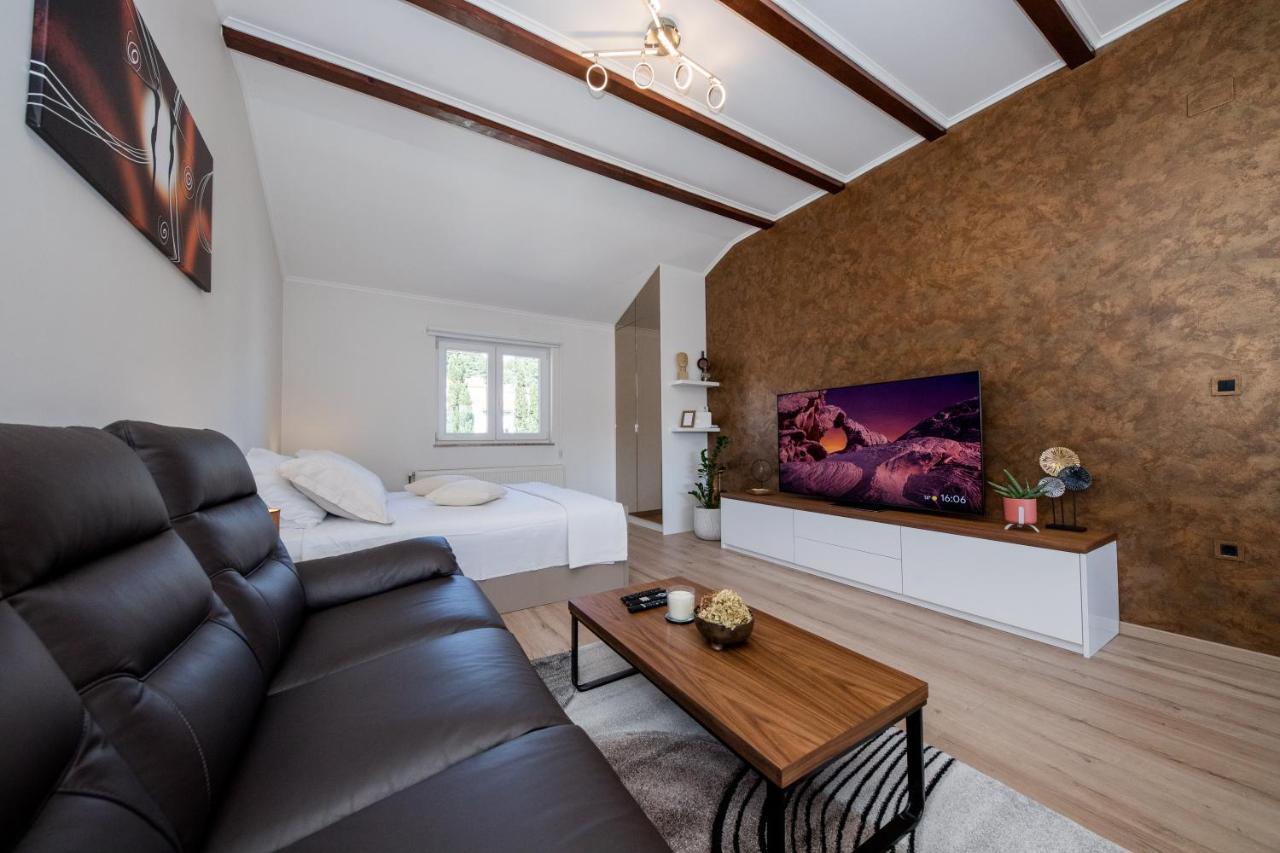 Apartments Luka ราบ ภายนอก รูปภาพ