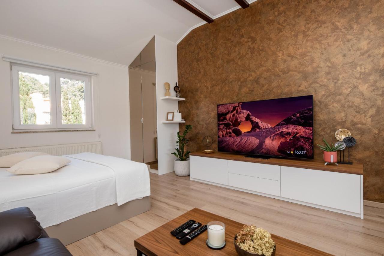 Apartments Luka ราบ ภายนอก รูปภาพ