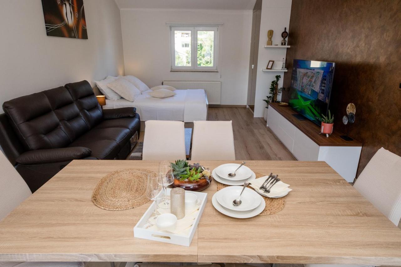Apartments Luka ราบ ภายนอก รูปภาพ