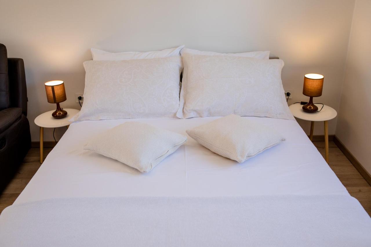 Apartments Luka ราบ ภายนอก รูปภาพ